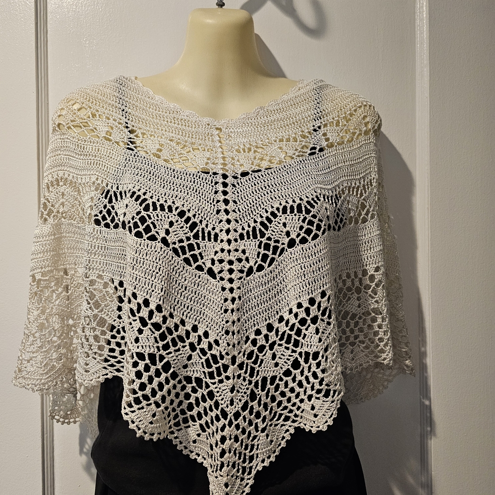Elegant Crochet Women Poncho